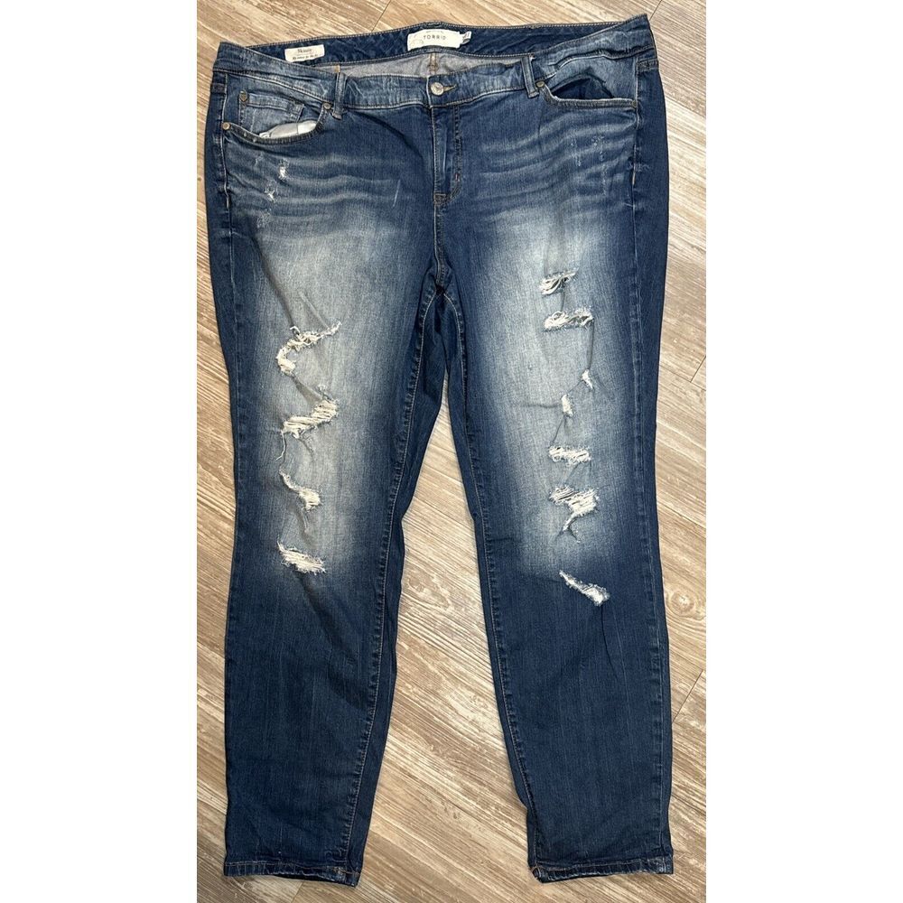 Torrid Distressed Skinny Jean Med Wash 5‎ pocket Size 24. Good Condition